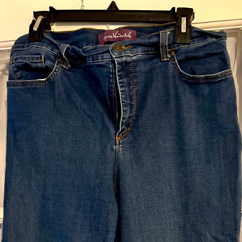 Used like new Gloria Vanderbilt blue jeans